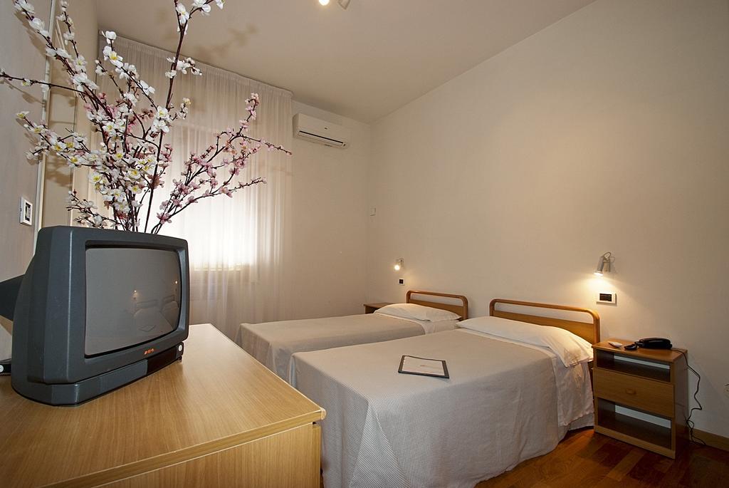 Hotel Mediterraneo Chianciano Terme Zimmer foto