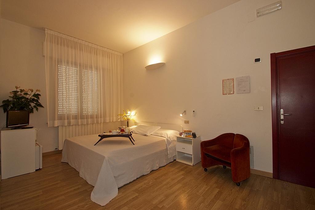Hotel Mediterraneo Chianciano Terme Zimmer foto