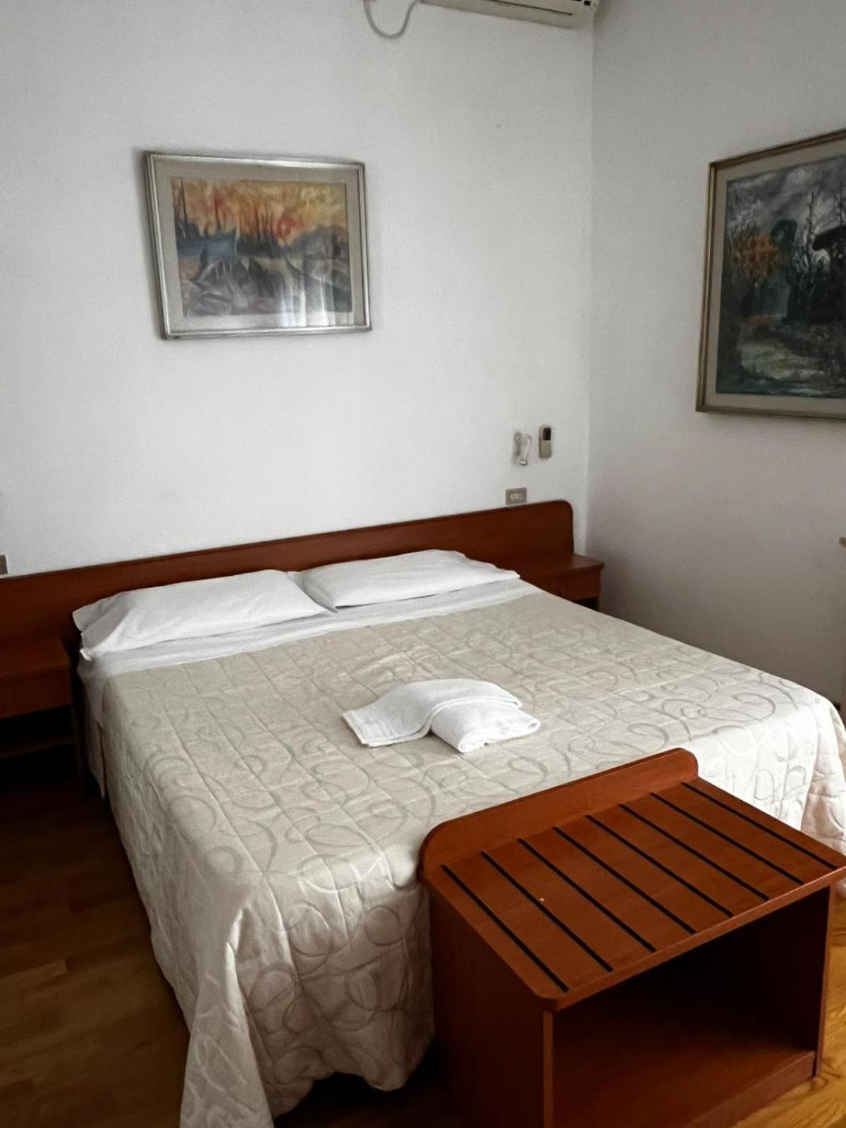 Hotel Mediterraneo Chianciano Terme Exterior foto